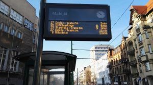 Tablica informacyjna na przystanku